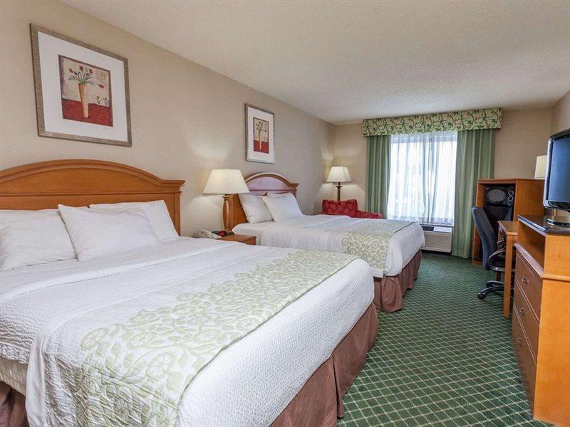 Days Inn & Suites By Wyndham Warren Kültér fotó