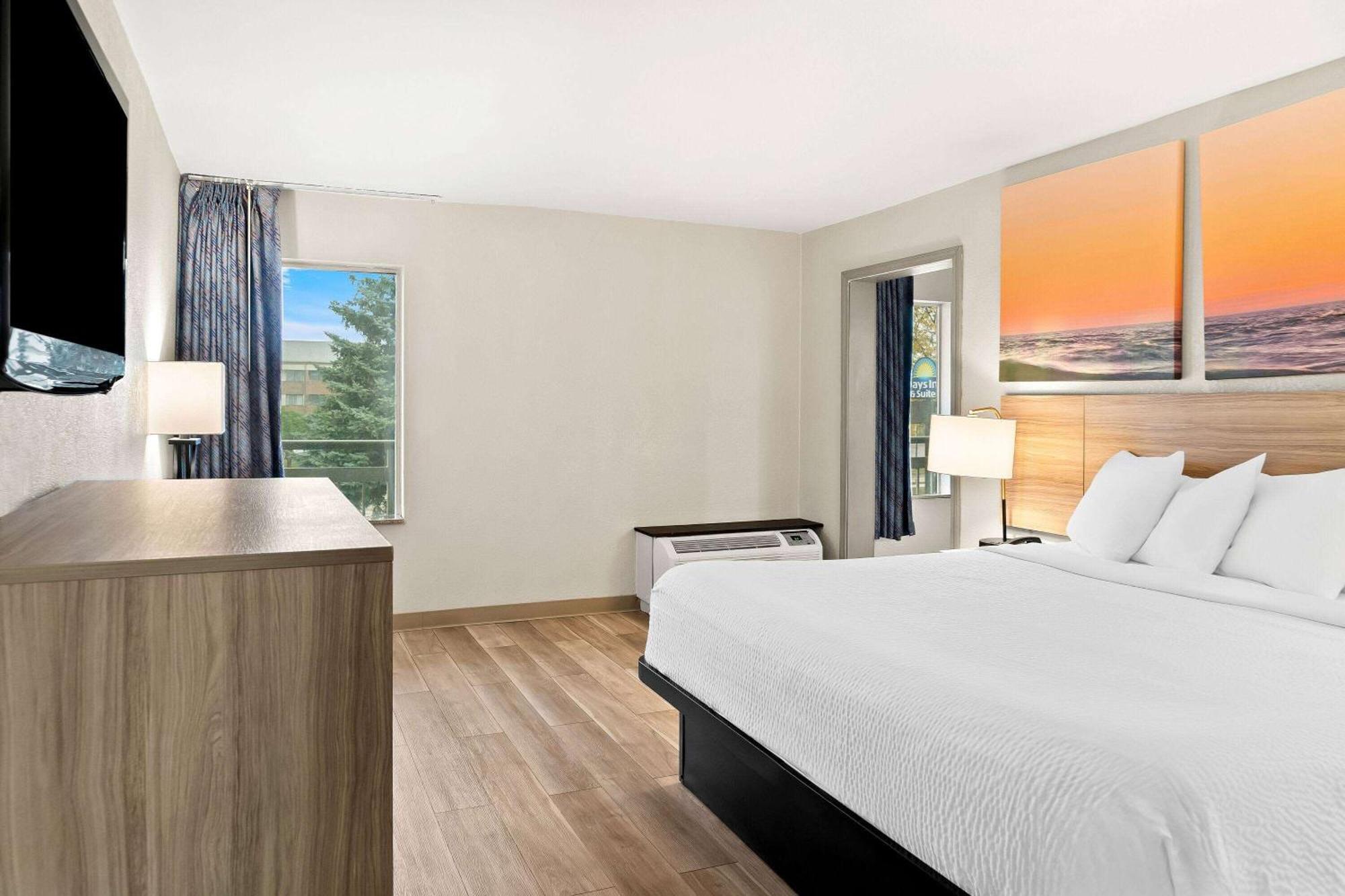 Days Inn & Suites By Wyndham Warren Kültér fotó
