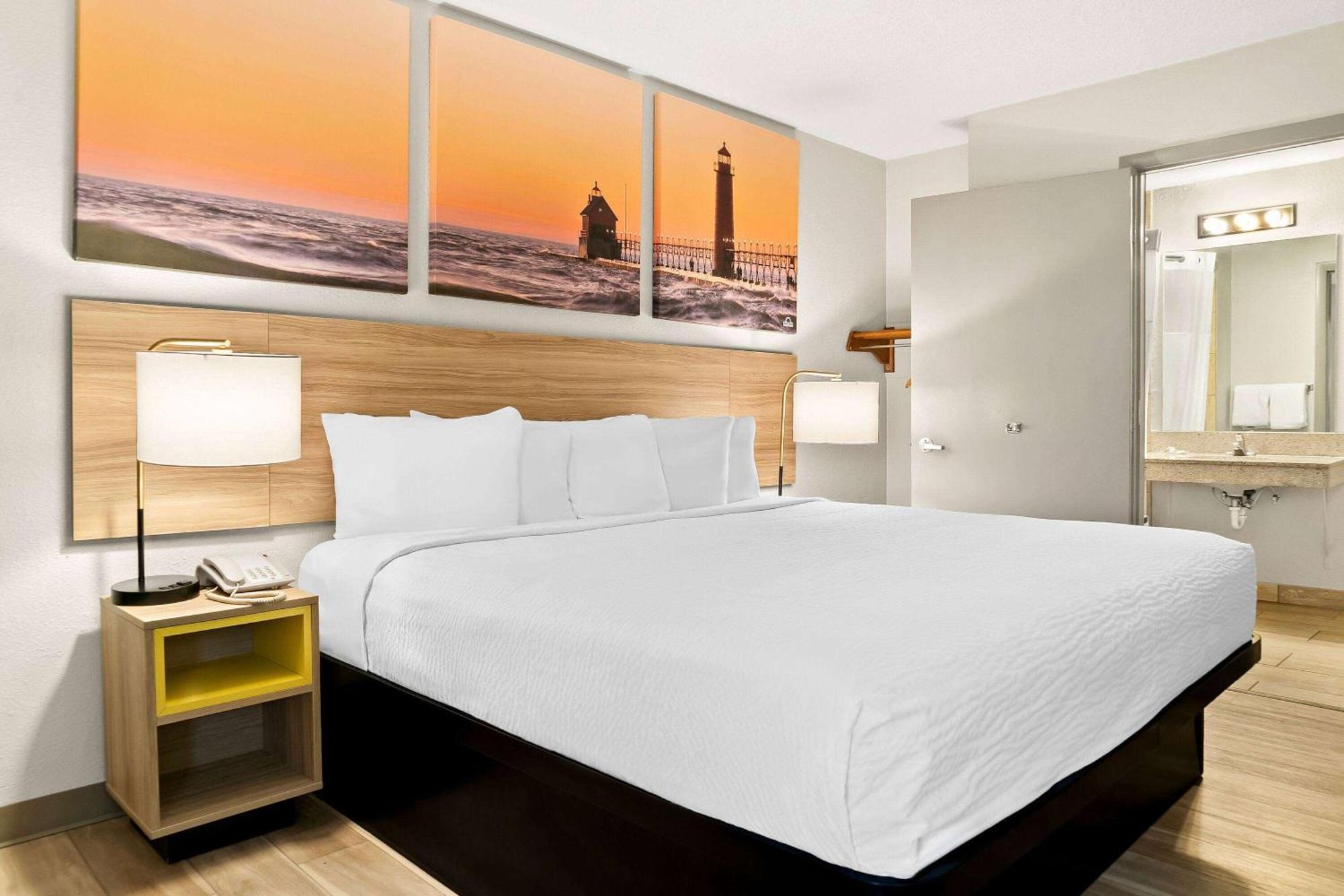 Days Inn & Suites By Wyndham Warren Kültér fotó