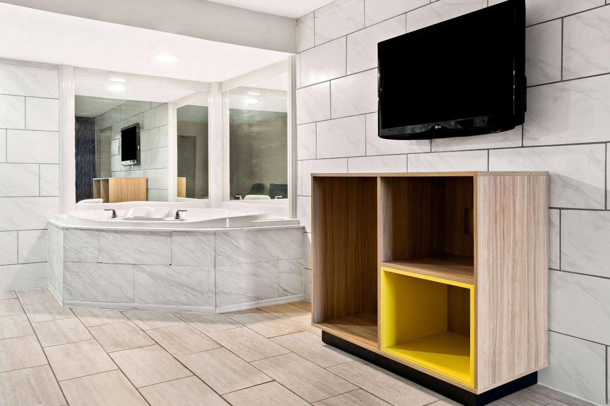 Days Inn & Suites By Wyndham Warren Kültér fotó