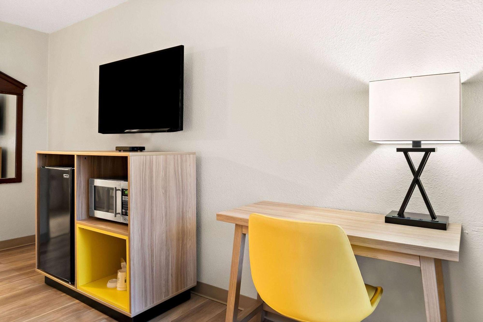 Days Inn & Suites By Wyndham Warren Kültér fotó