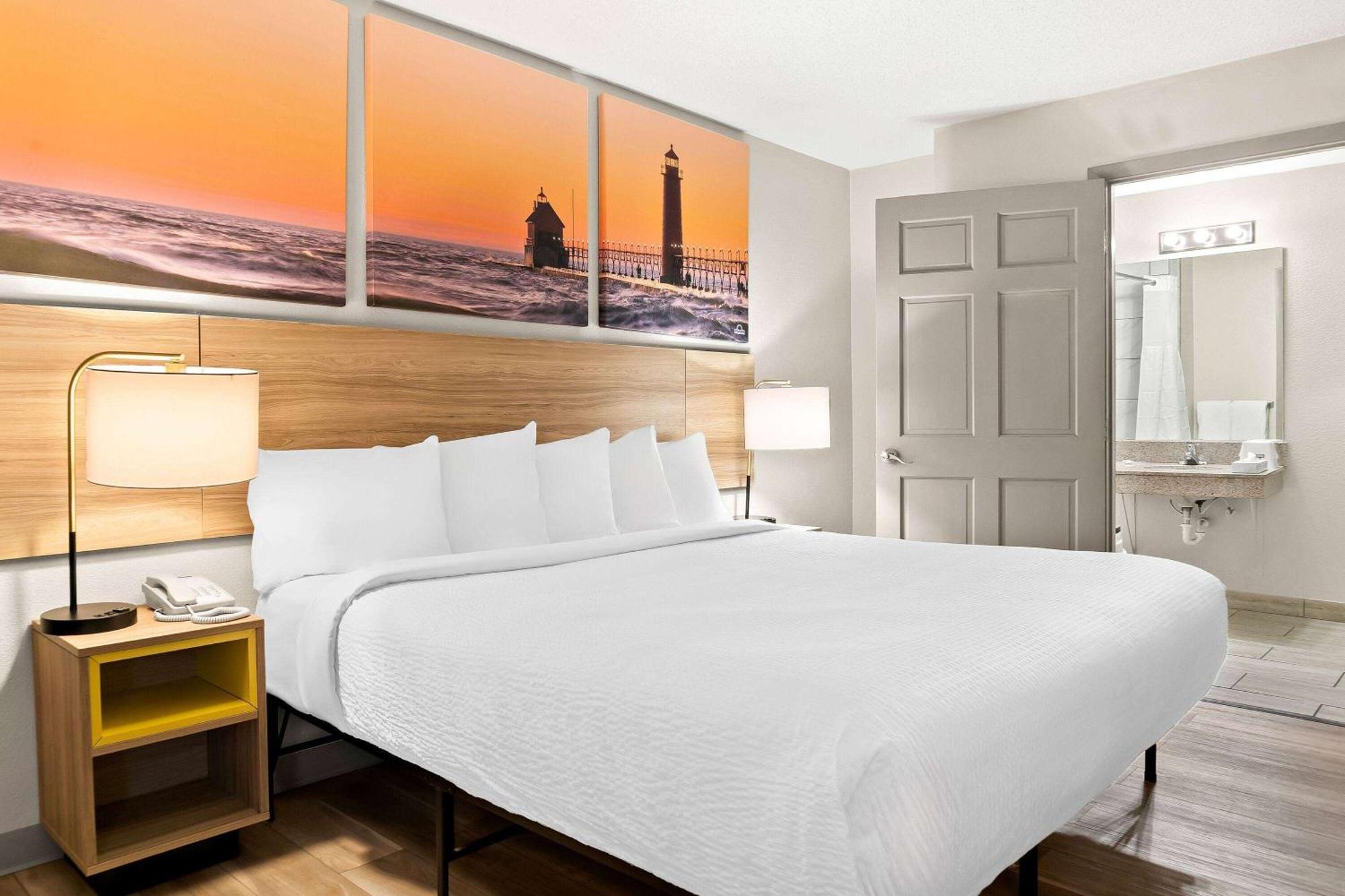 Days Inn & Suites By Wyndham Warren Kültér fotó