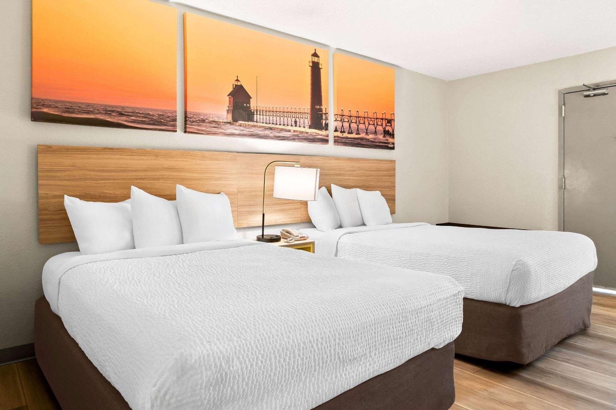 Days Inn & Suites By Wyndham Warren Kültér fotó