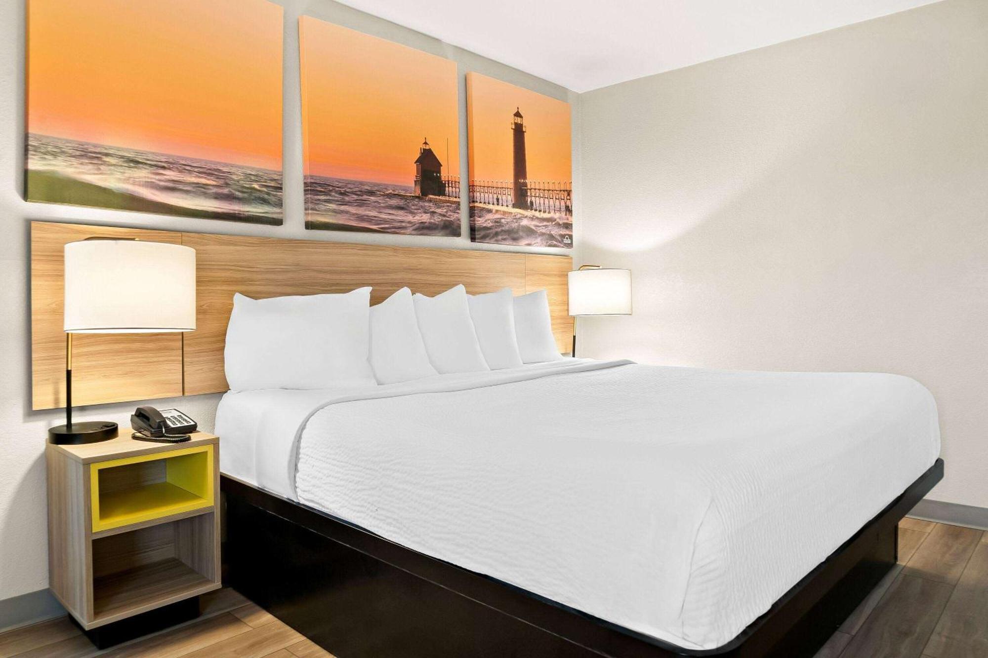 Days Inn & Suites By Wyndham Warren Kültér fotó