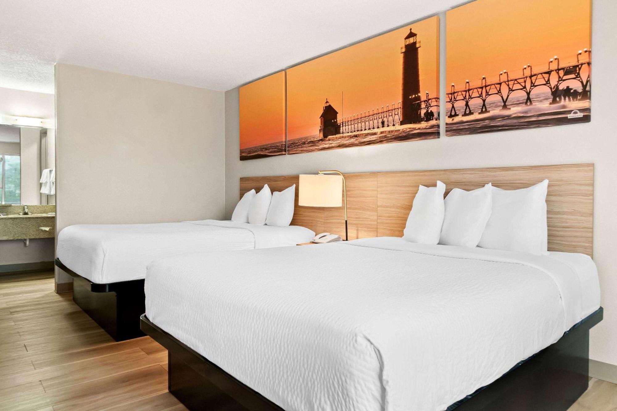 Days Inn & Suites By Wyndham Warren Kültér fotó