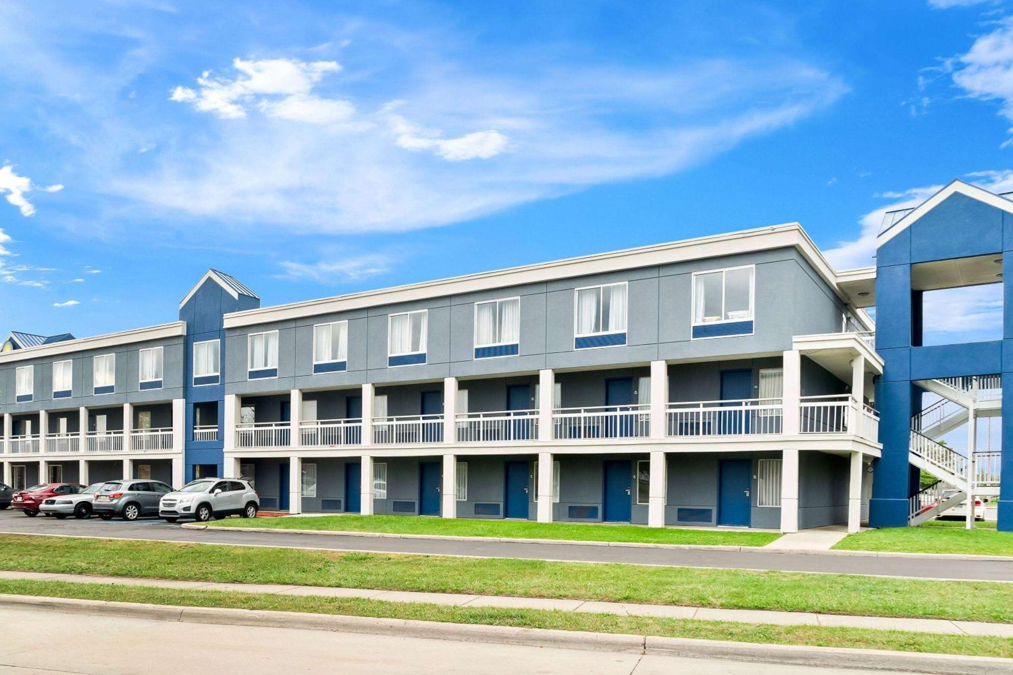 Days Inn & Suites By Wyndham Warren Kültér fotó